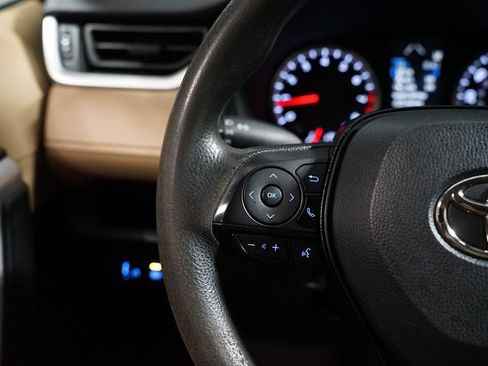 Certified 2021 Toyota RAV4 LE FWD image 14