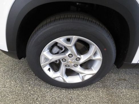 New 2026 Chevrolet Trax LS w/ LS Convenience Package FWD image 12