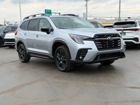 Used 2025 Subaru Ascent Onyx Edition image 3