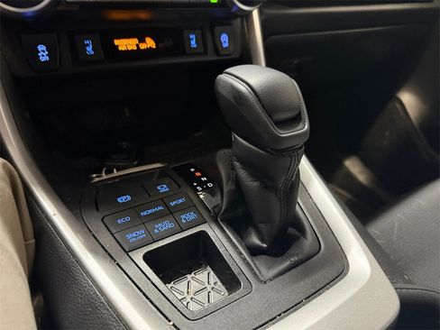 Used 2022 Toyota RAV4 XLE w/ Convenience Package image 21