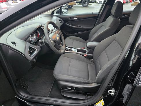 Used 2017 Chevrolet Cruze LT image 21