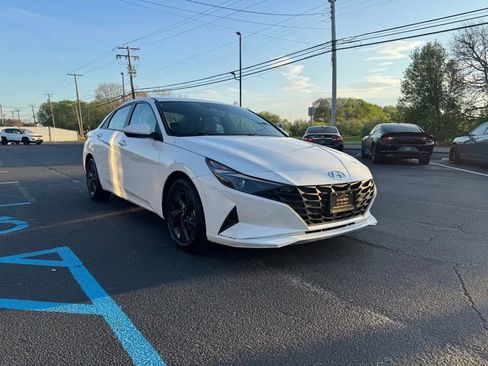 Used 2021 Hyundai Elantra SEL w/ Convenience Package image 4