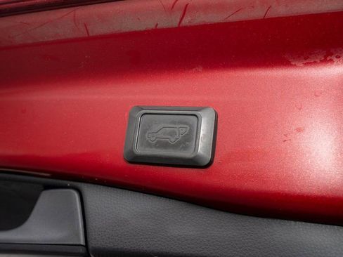 Used 2019 Toyota RAV4 XLE w/ Convenience Package image 6