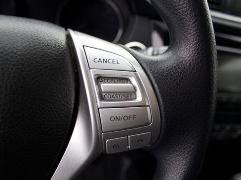 Used 2016 Nissan Rogue SV image 17