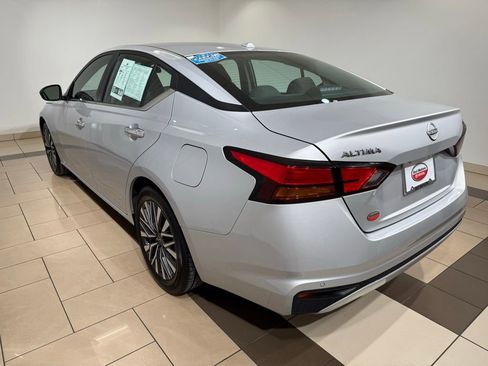 Used 2024 Nissan Altima 2.5 SV image 3