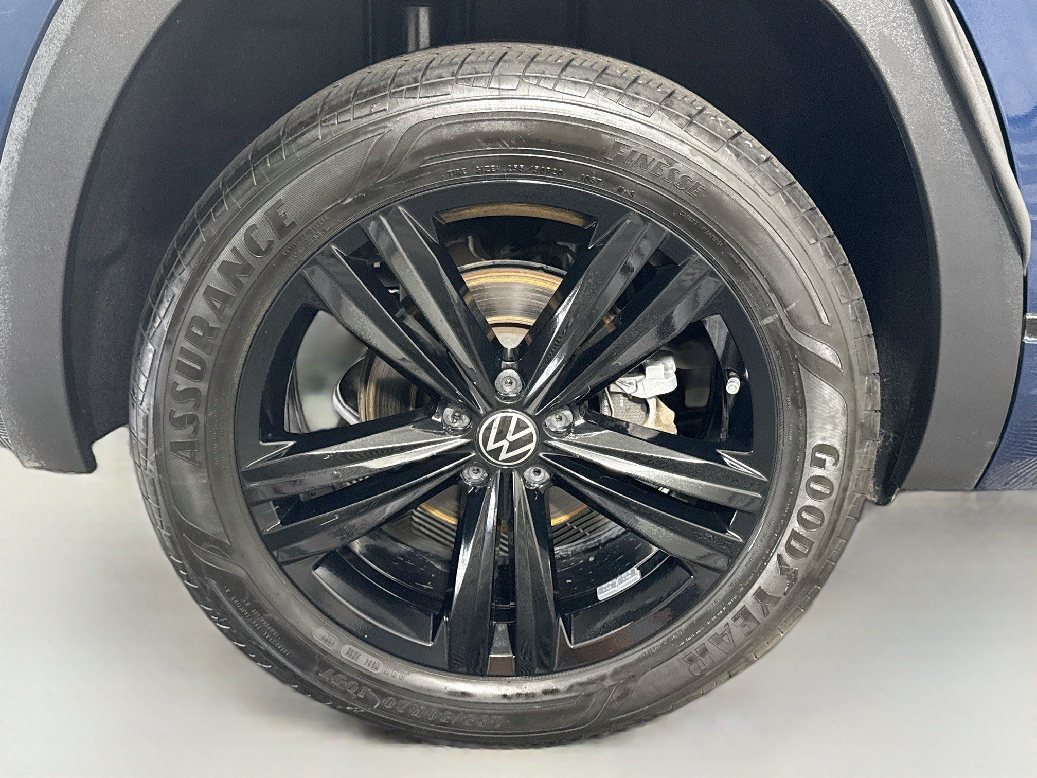 Used 2023 Volkswagen Atlas Cross Sport SEL R-Line AWD/4WD image 33