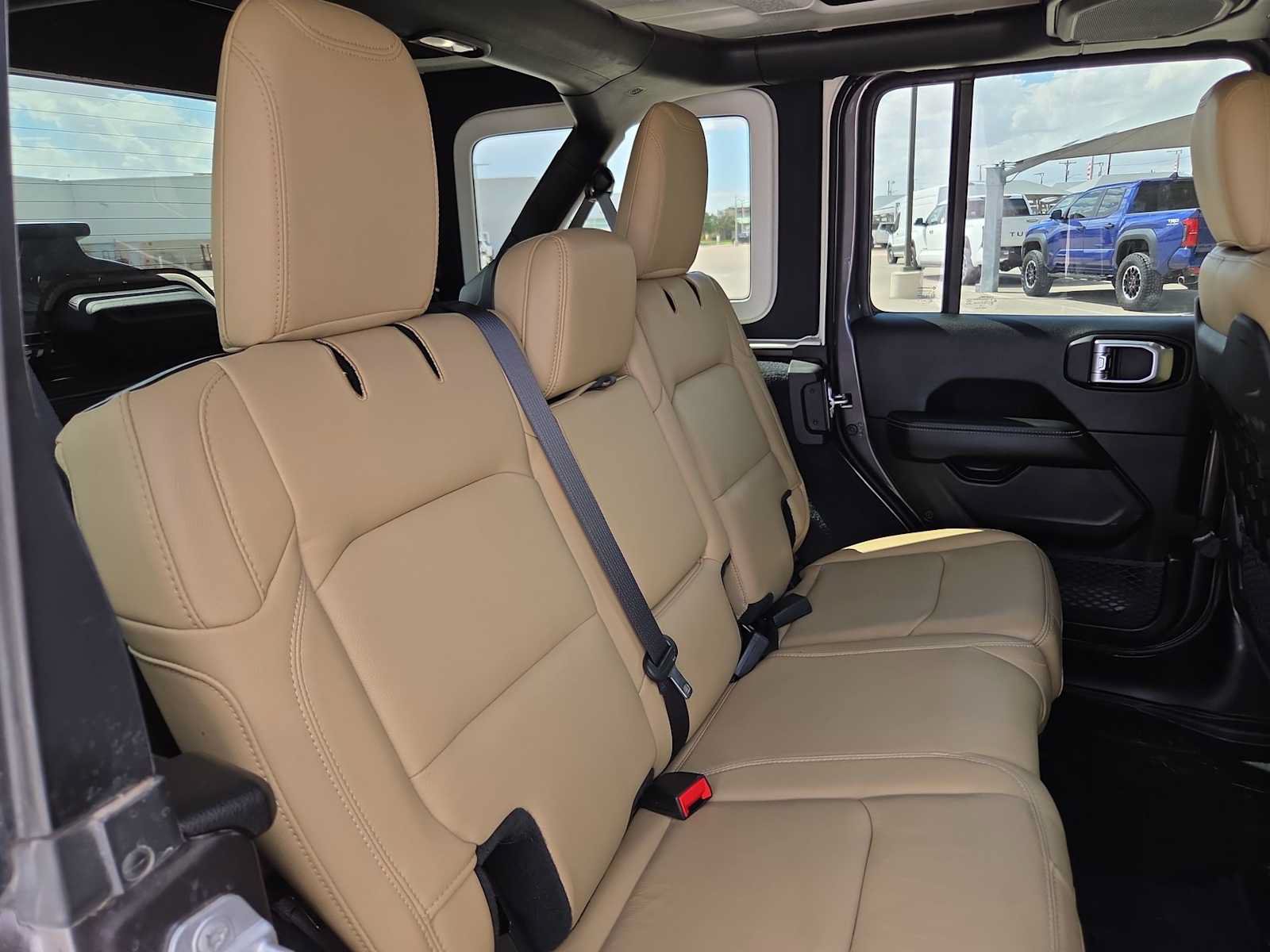 Used 2019 Jeep Wrangler Unlimited Rubicon AWD/4WD image 17