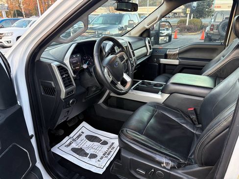 Used 2019 Ford F250 Lariat w/ Chrome Package image 11