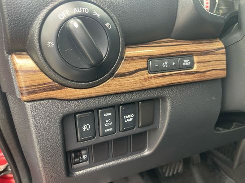 Used 2017 Nissan Titan SL AWD/4WD image 12