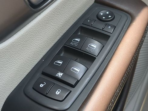 Certified 2020 Chrysler Voyager LX FWD image 20