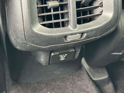 Used 2016 Jeep Cherokee Latitude FWD image 13