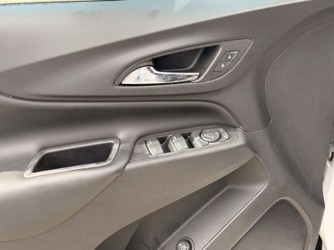 Used 2019 Chevrolet Equinox LT FWD image 12