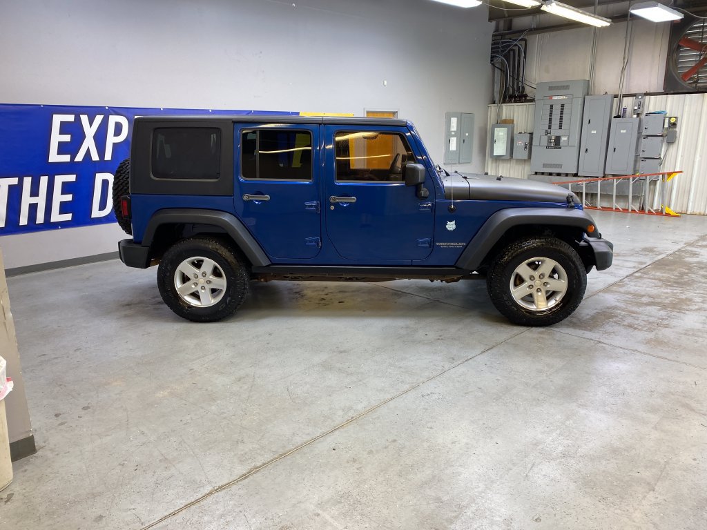 Used 2009 Jeep Wrangler Unlimited Rubicon w/ Dual Top Group AWD/4WD image 8