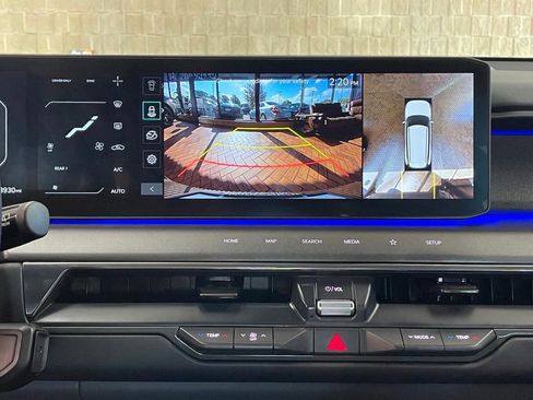 Used 2024 Kia EV9 Land image 56