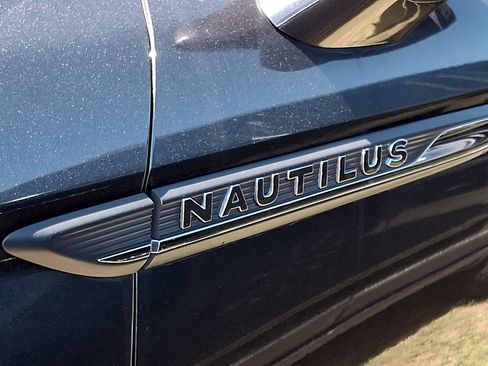Certified 2020 Lincoln Nautilus Premier w/ Equipment Group 101A AWD/4WD image 4
