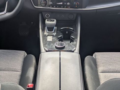 Used 2023 Nissan Rogue SV image 19