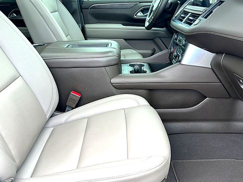 Used 2024 Chevrolet Tahoe Z71 w/ Luxury Package AWD/4WD image 27