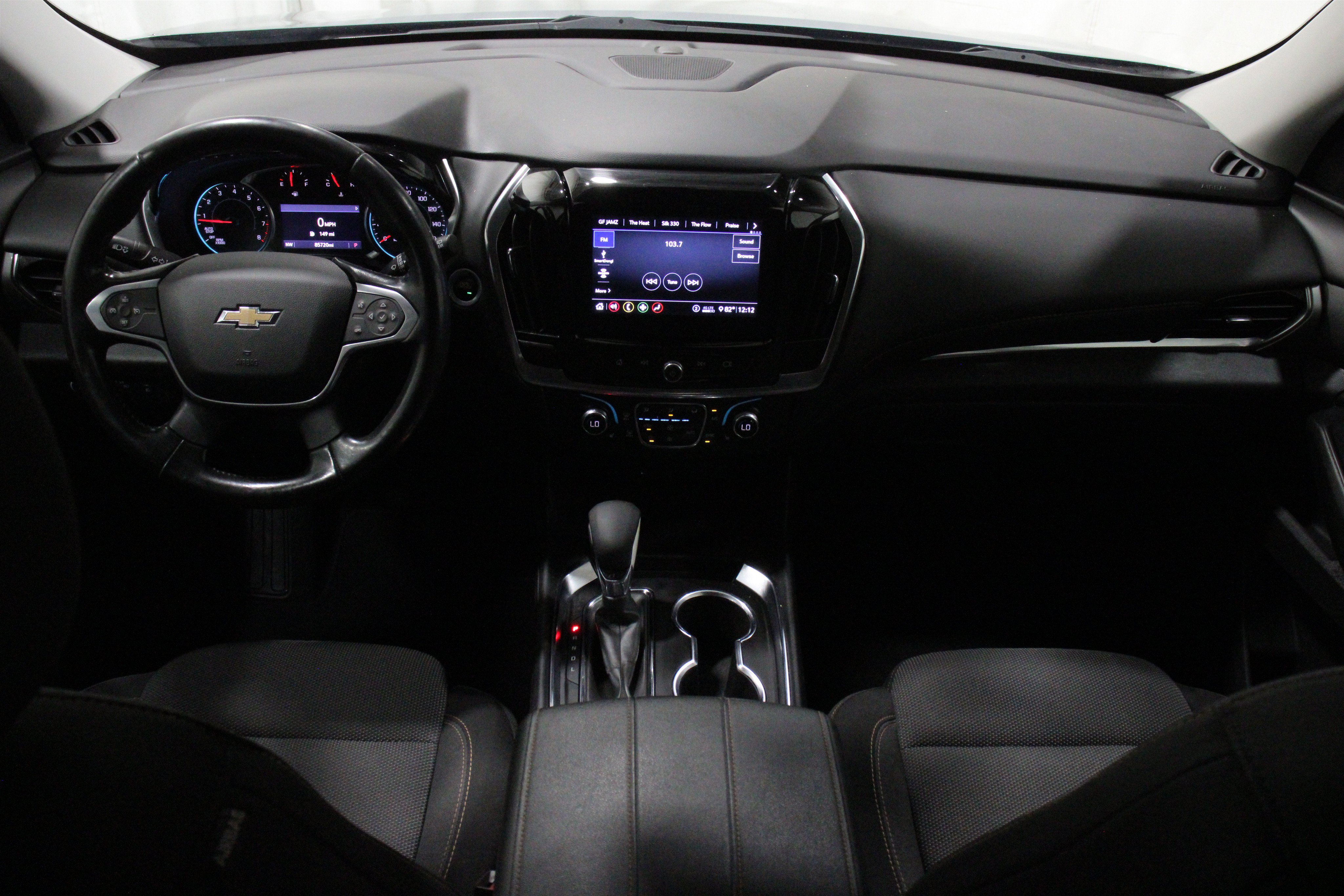 Used 2021 Chevrolet Traverse LT FWD image 2
