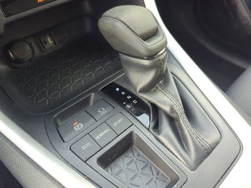 Used 2019 Toyota RAV4 LE image 20