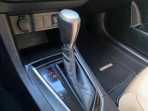 Used 2015 Toyota Corolla LE FWD image 35