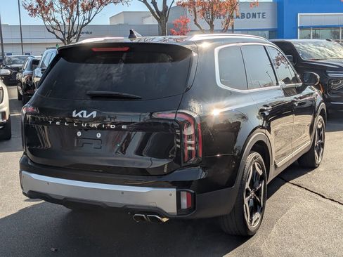 Used 2024 Kia Telluride EX w/ EX Captain's Chair Package image 9