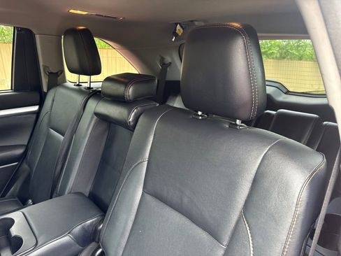 Used 2017 Toyota Highlander XLE AWD/4WD image 23