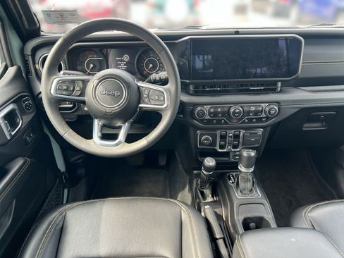 Used 2024 Jeep Wrangler Unlimited Sahara w/ Technology Group AWD/4WD image 20