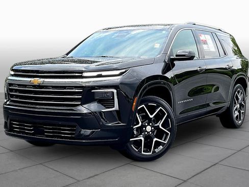 Used 2025 Chevrolet Traverse High Country w/ LPO, Floor Liner Package FWD image 2