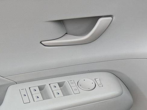 Used 2025 Hyundai Kona SEL FWD image 19