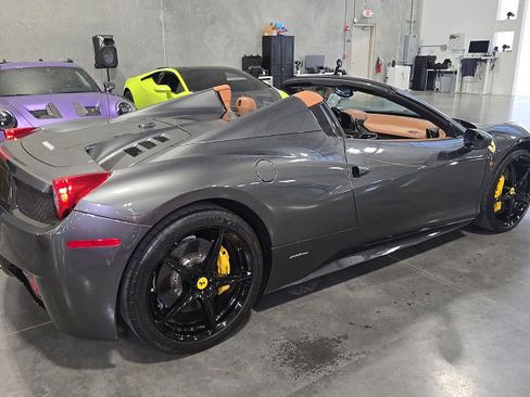 Used 2015 Ferrari 458 Spider RWD image 2