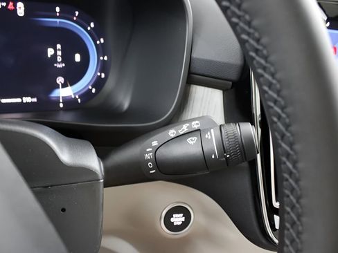 New 2025 Volvo XC40 B5 Ultra w/ Climate Package image 29