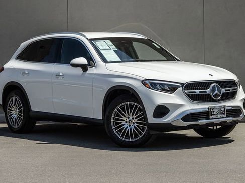 Used 2025 Mercedes-Benz GLC 300 4MATIC image 17