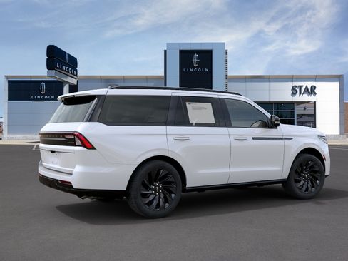 New 2027 Lincoln Navigator Reserve w/ Jet Appearance Package AWD/4WD image 6