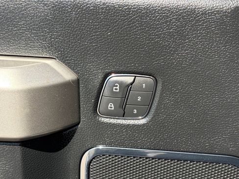 Used 2019 Ford F150 Lariat image 17