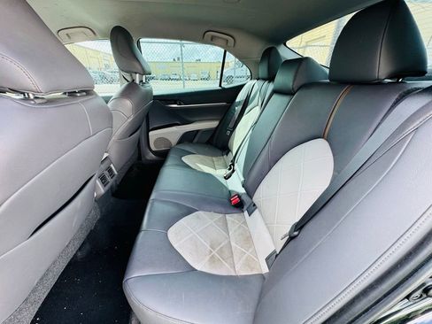 Used 2019 Toyota Camry XLE image 13