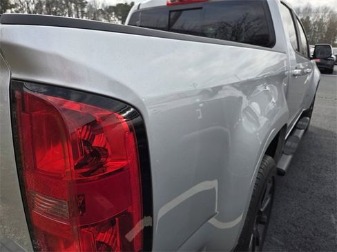 Used 2020 Chevrolet Colorado LT w/ Colorado RST Special Edition image 7