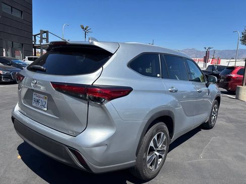 Used 2022 Toyota Highlander XLE FWD image 5
