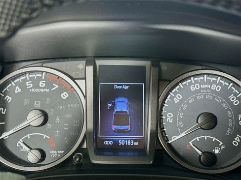 Used 2021 Toyota Tacoma TRD Off-Road image 10