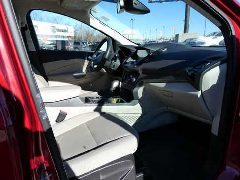 Used 2019 Ford Escape SE image 14