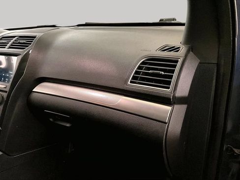 Used 2018 Ford Explorer XLT w/ Equipment Group 202A AWD/4WD image 16