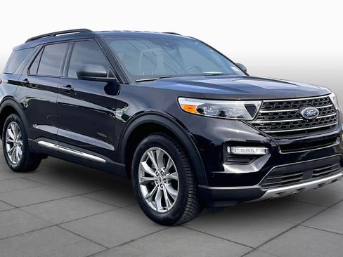 Used 2020 Ford Explorer XLT w/ Equipment Group 202A image 3