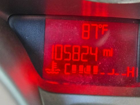 Used 2013 Ford Fiesta SE w/ Moon & Mood Pkg FWD image 17