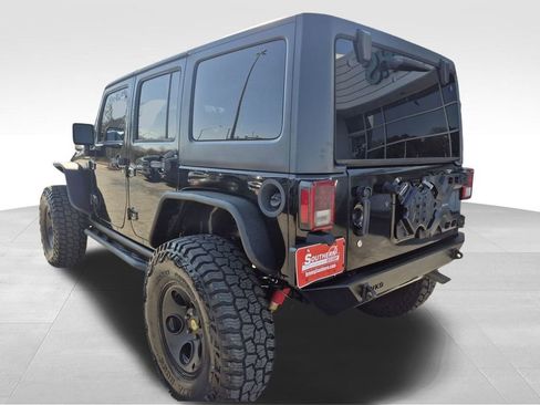 Used 2018 Jeep Wrangler Unlimited Rubicon w/ Cold Weather Group image 3
