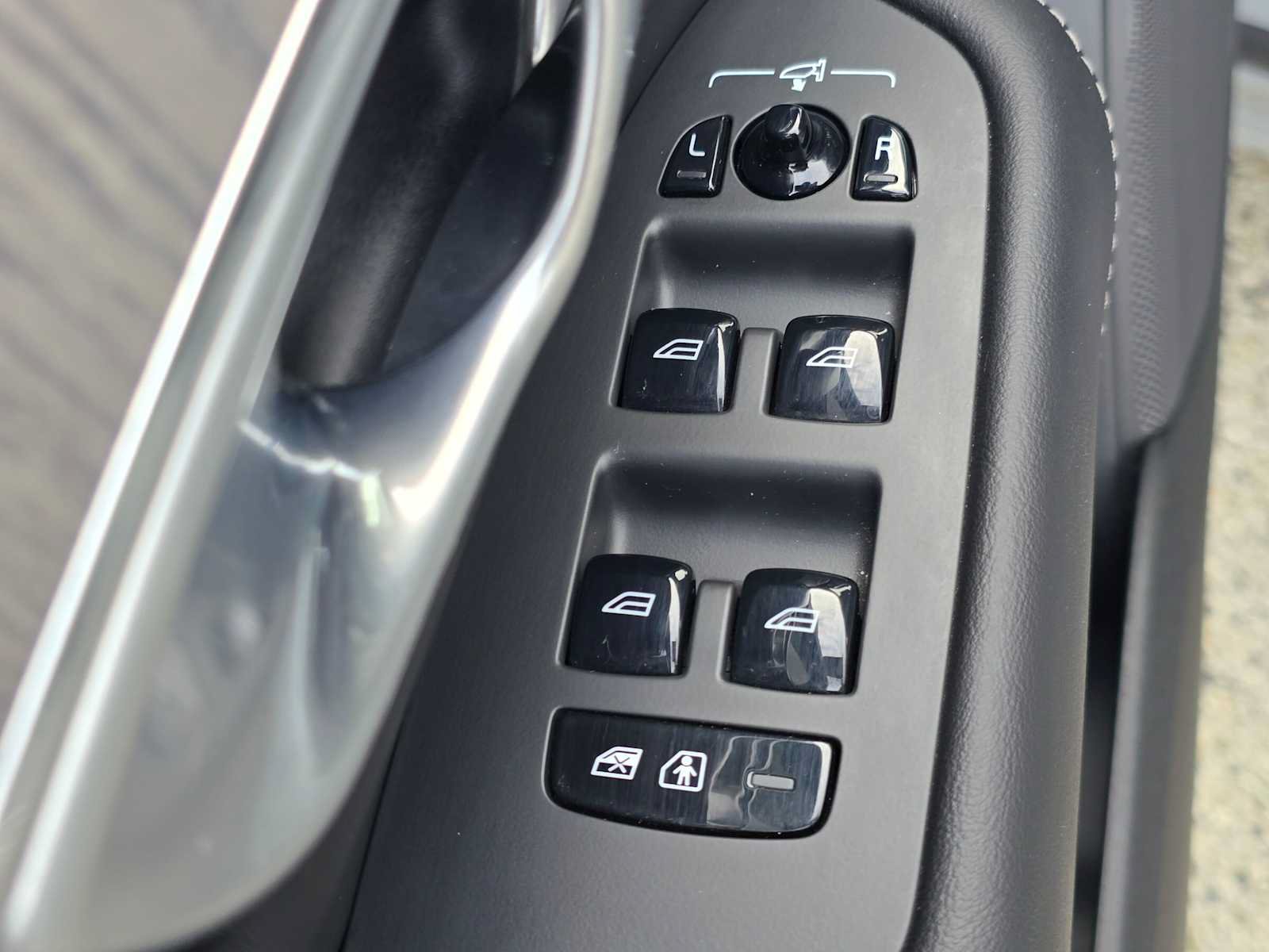 Certified 2024 Volvo XC90 T8 Ultimate w/ Protection Package Premier AWD/4WD image 23