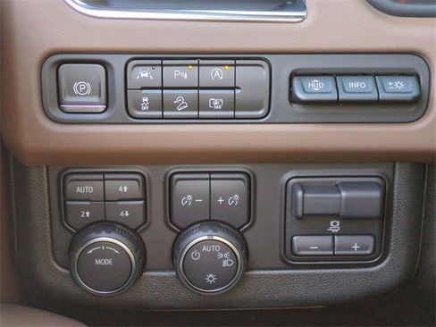 Used 2023 Chevrolet Tahoe High Country w/ Premium Package image 21