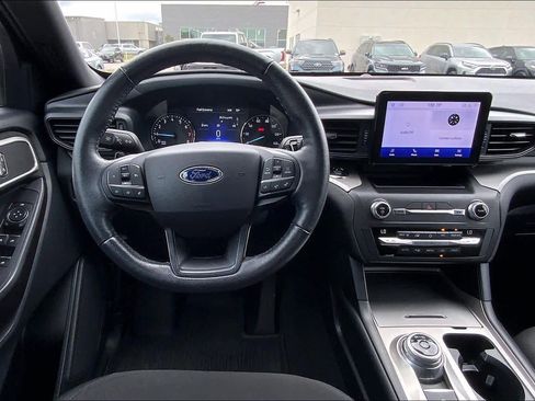 Certified 2020 Ford Explorer XLT RWD image 6