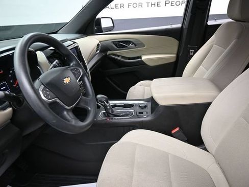 Used 2022 Chevrolet Traverse LS FWD image 16
