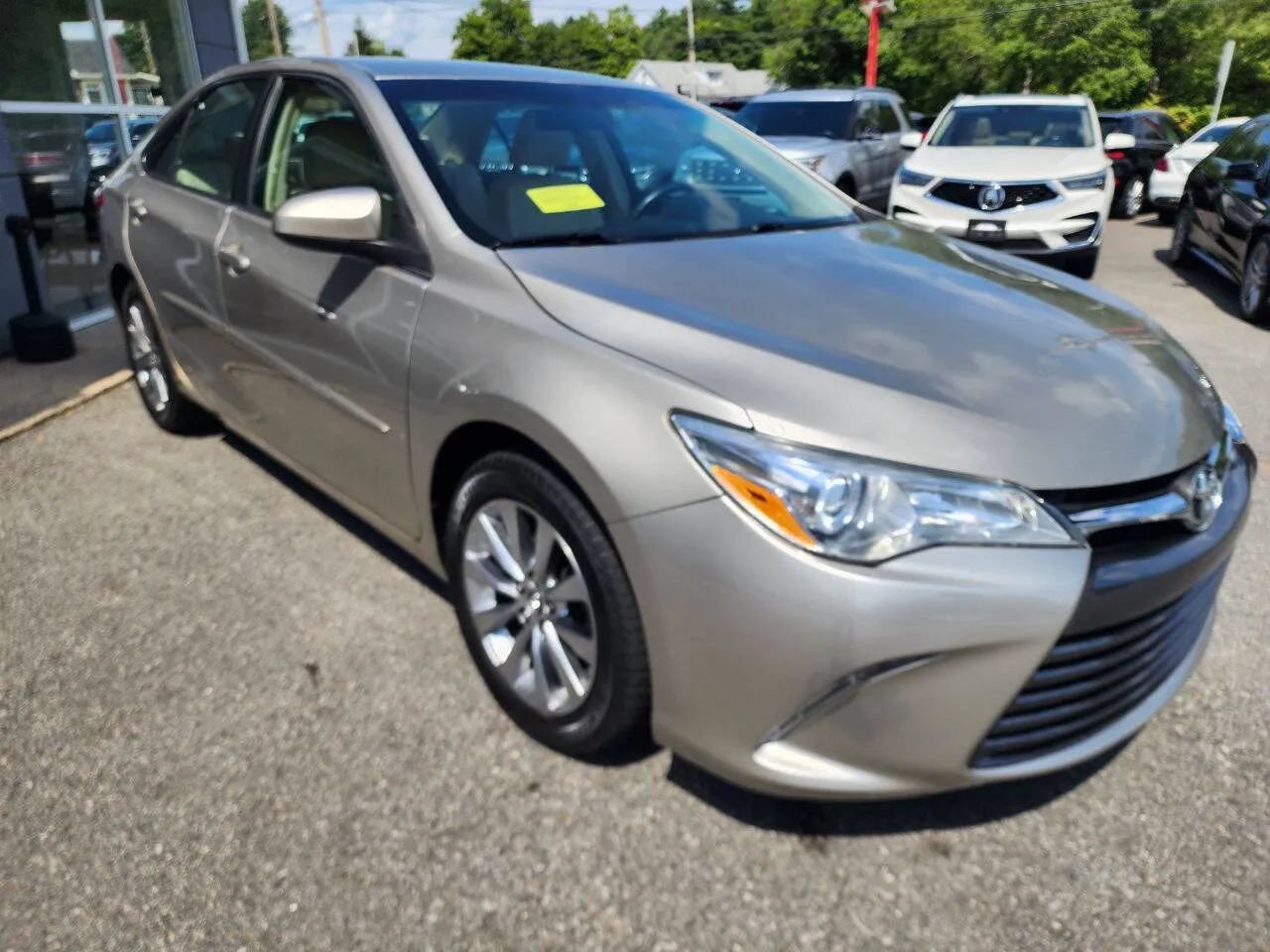 Used 2015 Toyota Camry XLE FWD image 3