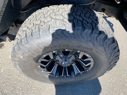 Used 2017 Jeep Wrangler Unlimited Sahara image 28