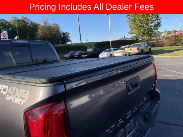 Used 2018 Toyota Tacoma TRD Sport AWD/4WD image 6